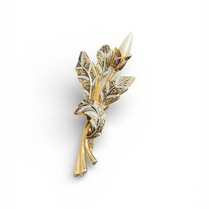 Vintage Floral Brooch – Gold Tone Art Nouveau Style